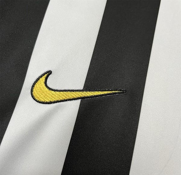 03/04 Retro Juventus Home Jersey - Image 6