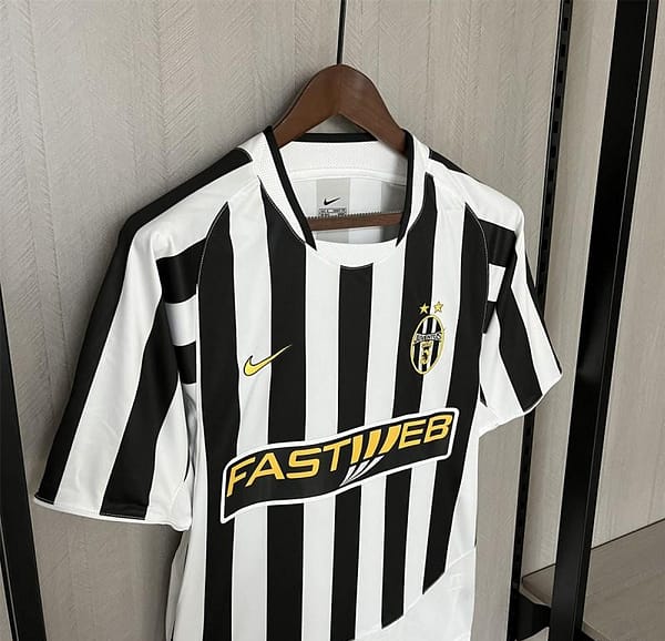 03/04 Retro Juventus Home Jersey - Image 7