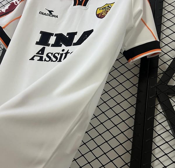 Retro Roma98/99 Away Jersey - Image 5