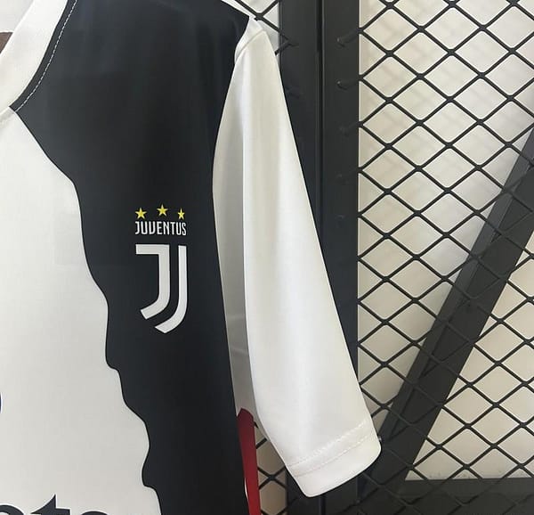 Cristiano Ronaldo Commemorative Edition - Image 3