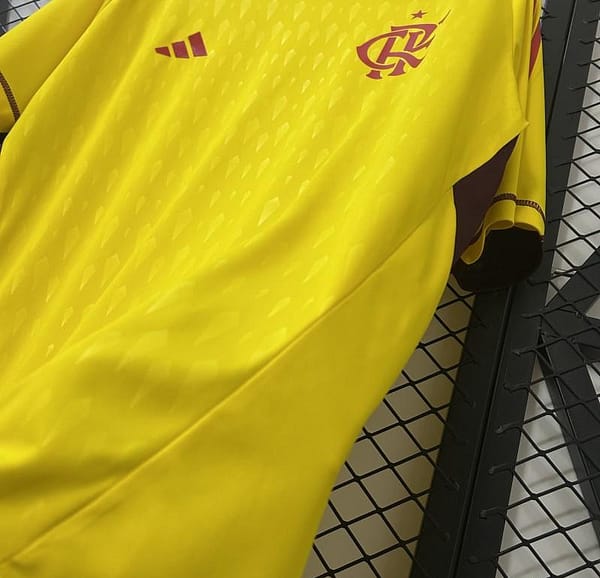 24/25 Flamengo Limited Edition Goalkeeper Yellow Jersey - Image 5