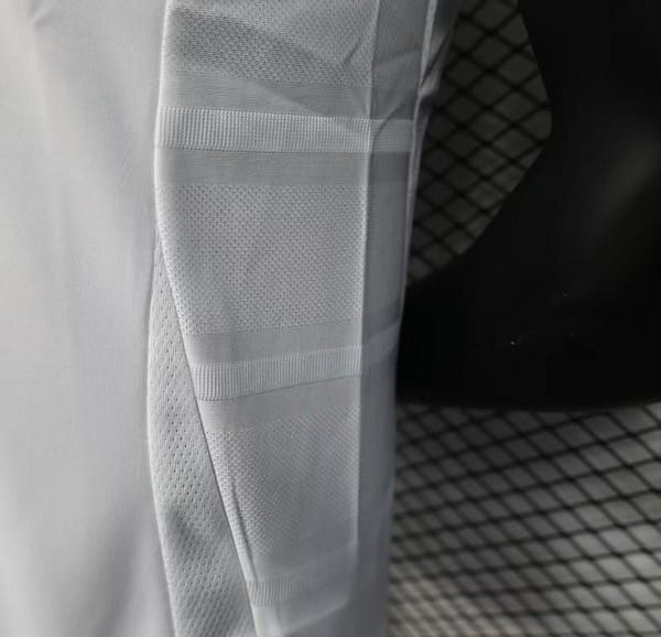 Player Version 25/26 Liverpool Away White Jersey - Image 6