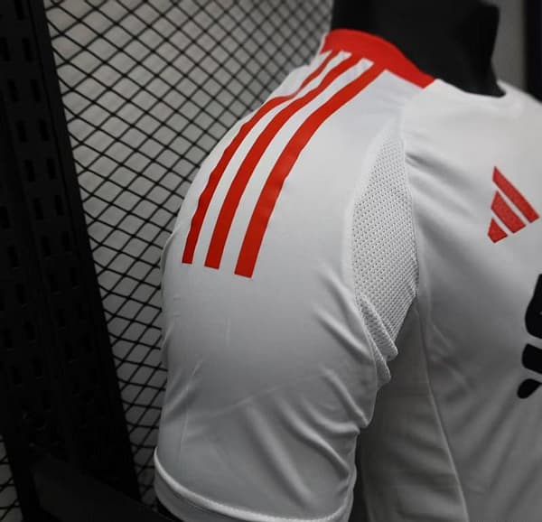 Player Version 25/26 Liverpool Away White Jersey - Image 7