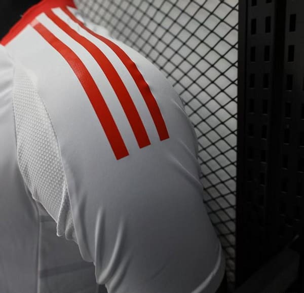 Player Version 25/26 Liverpool Away White Jersey - Image 9