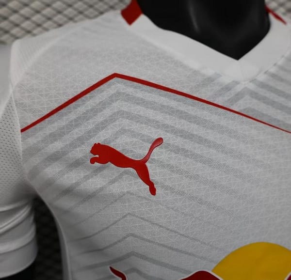 Player Version 25/26 RB Leipzig White with Chevron Pattern and Red Bull Logo Jersey - Image 7