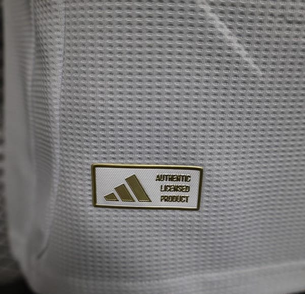 Player Version 25/26 Arsenal White with Emirates Sponsor Jersey - Image 3