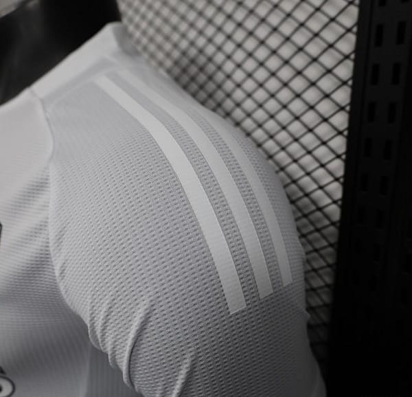 Player Version 25/26 Arsenal White with Emirates Sponsor Jersey - Image 8