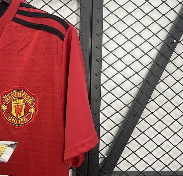 18/19 Retro Manchester United Home Jersey - Image 6