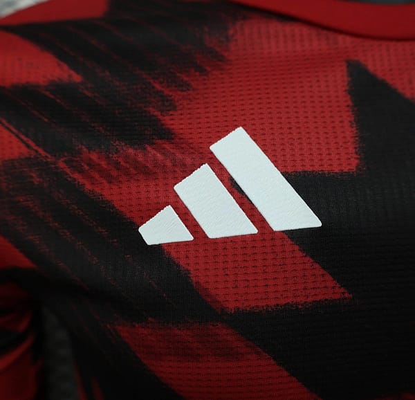 25/26 Player Version Manchester United Red Geometric Pattern Pre-Match Training Jersey - Image 3
