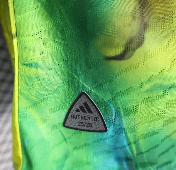 25/26 Player Version Real Madrid Limited Edition Goalkeeper Jersey - Emirates Neon Yellow Marble Design - Image 2