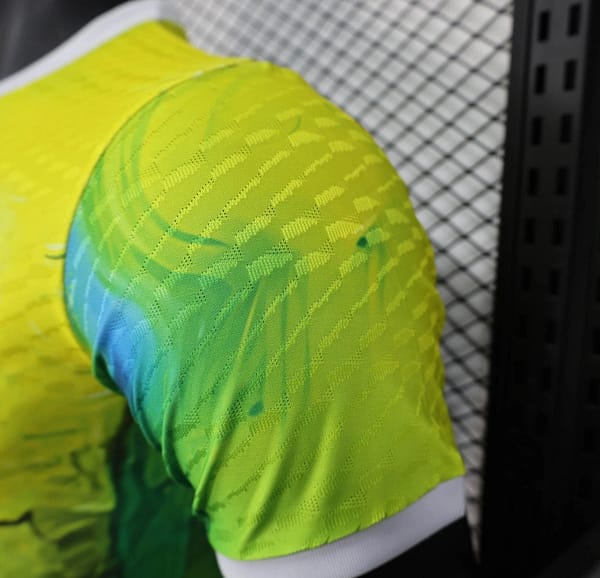 25/26 Player Version Real Madrid Limited Edition Goalkeeper Jersey - Emirates Neon Yellow Marble Design - Image 6