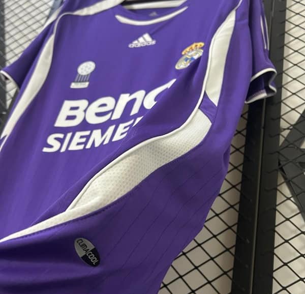06/07 Retro Real Madrid THIRD Jersey - Image 3