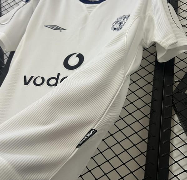 00/01 Retro Manchester United Away Jersey - Image 3
