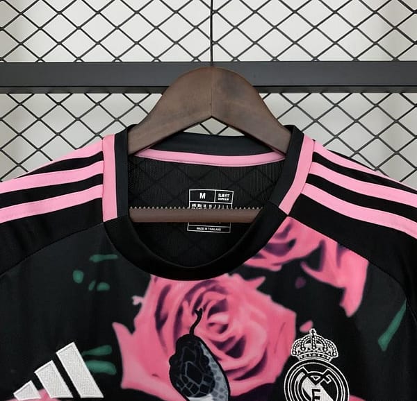 25/26 Real Madrid Special Pink Rose Jersey - Image 3