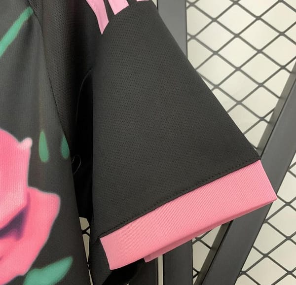 25/26 Real Madrid Special Pink Rose Jersey - Image 8