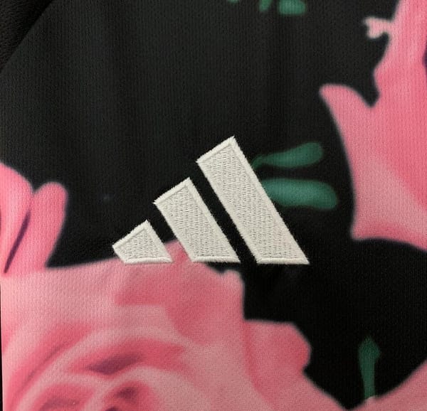 25/26 Real Madrid Special Pink Rose Jersey - Image 9