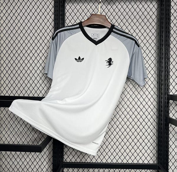 2024/25 Juventus Third Goalkeeper White Jersey - Image 2