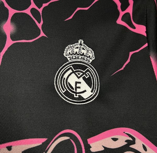 2024/25 Real Madrid Special Edition Purple Jersey - Image 5