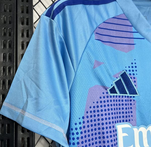 24/25 Real Madrid Goalkeeper Blue Jersey - Image 7