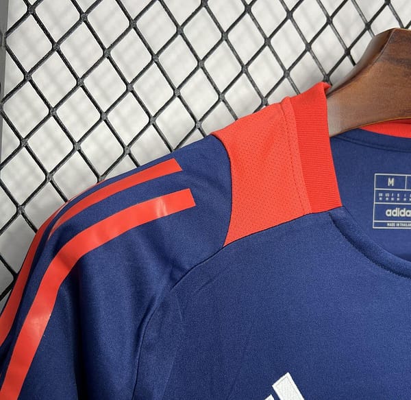 24/25 Manchester United Navy Pre-match Jersey - Image 7