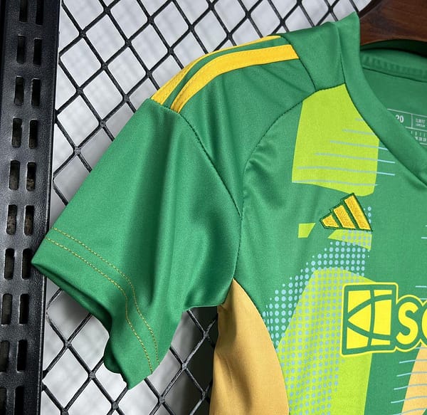 24/25 Kids Newcastle United Goalkeeper Green Jersey - Image 3