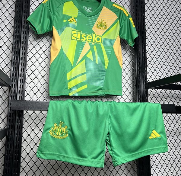 24/25 Kids Newcastle United Goalkeeper Green Jersey - Image 4