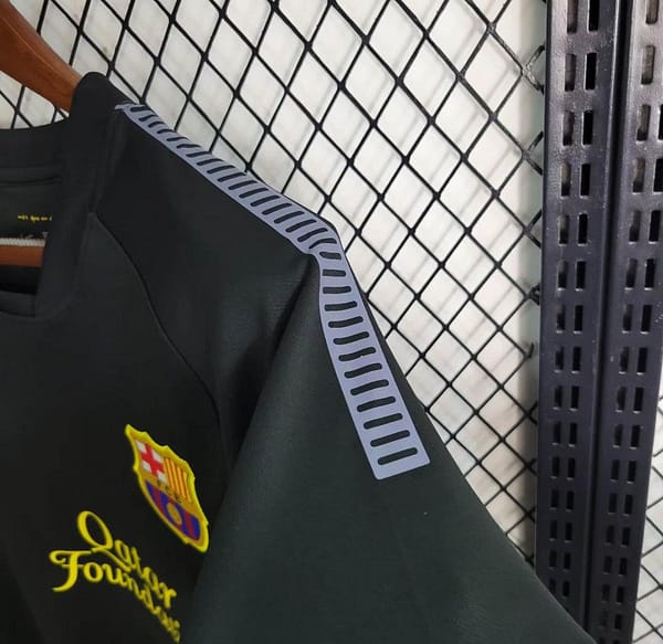 Retro 11/12 Barcelona Black Away Jersey - Image 5