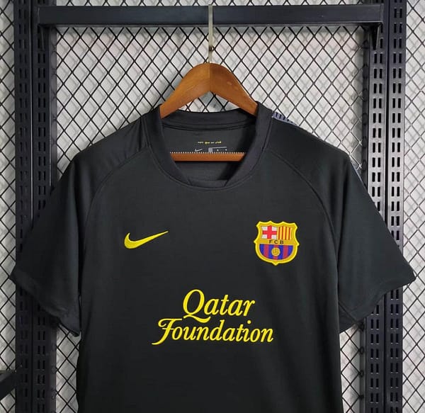 Retro 11/12 Barcelona Black Away Jersey - Image 6