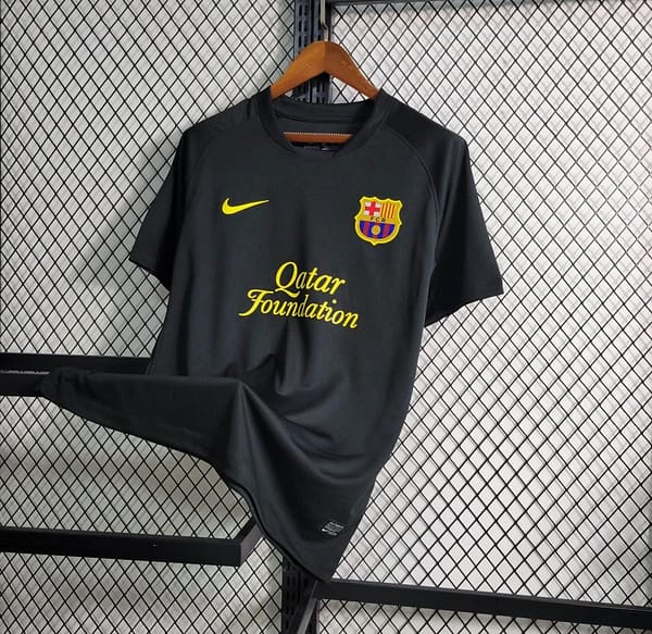 Retro 11/12 Barcelona Black Away Jersey - Image 9