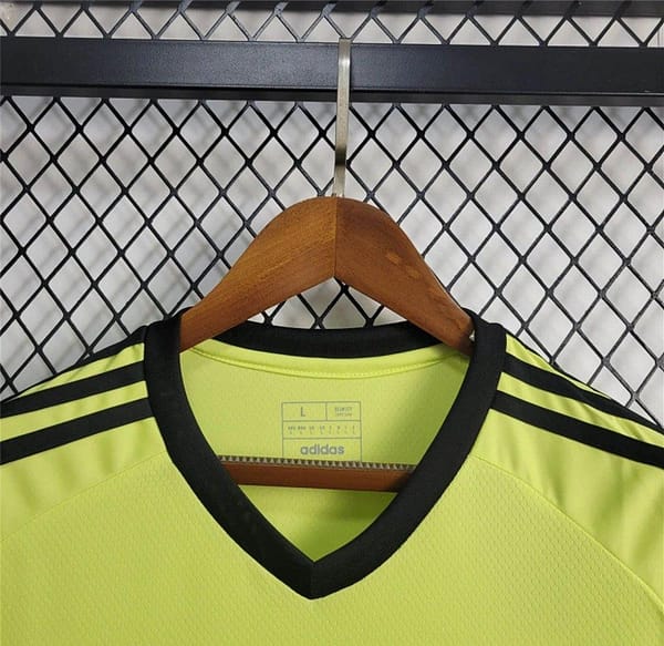 24/25 Real Madrid Third Green Goalkeeper Jersey - Image 4