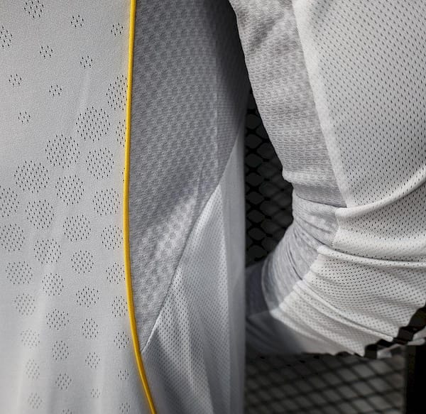 2025/26 Player Version Real Madrid Home Long Sleeves Jersey - Image 3