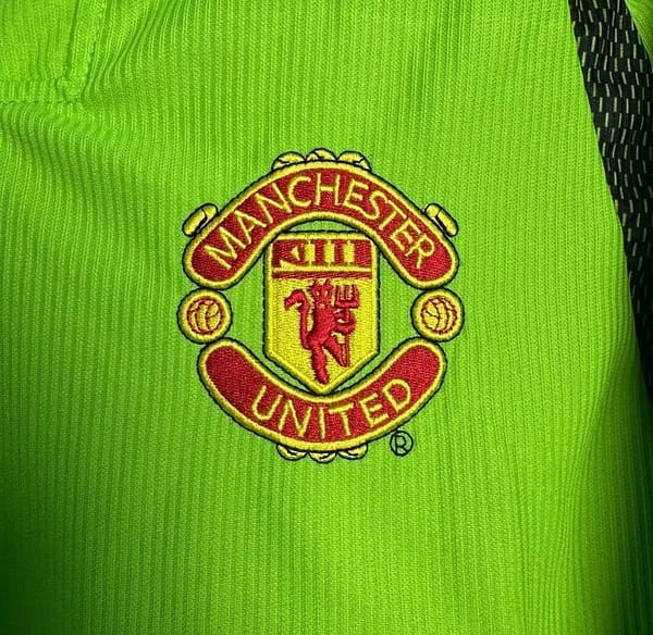 Retro 98/99 Manchester United Goalkeeper Green Long Sleeve Jeresy - Image 3