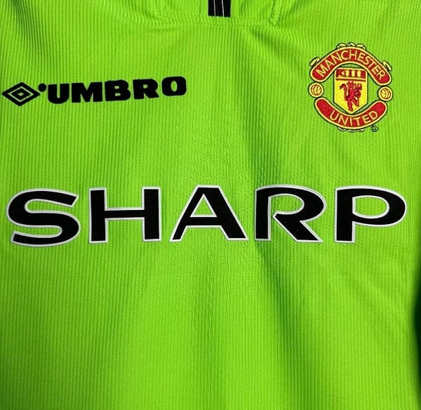 Retro 98/99 Manchester United Goalkeeper Green Long Sleeve Jeresy - Image 4