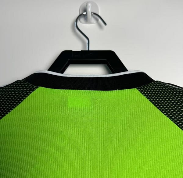 Retro 98/99 Manchester United Goalkeeper Green Long Sleeve Jeresy - Image 6