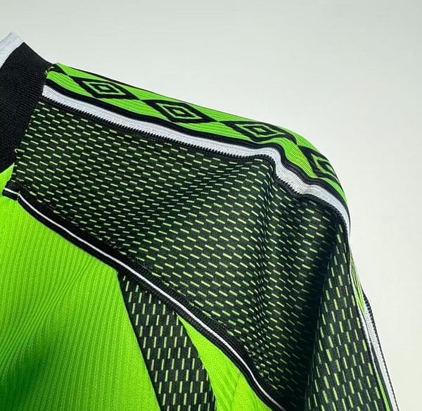 Retro 98/99 Manchester United Goalkeeper Green Long Sleeve Jeresy - Image 8