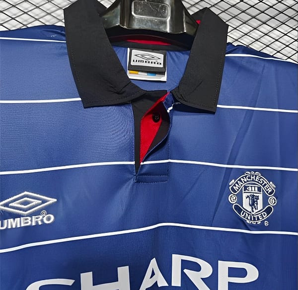 Retro 99/00 Manchester United Third Blue Jersey - Image 3