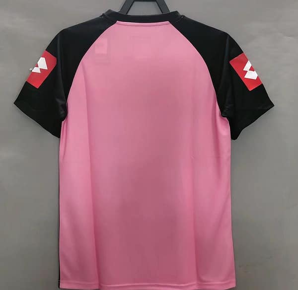 Retro 02/03 Juventus Goalkeeper Pink Jersey - Image 6