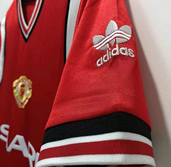 Retro 84/85 Manchester United Home Soccer Jersey - Image 5