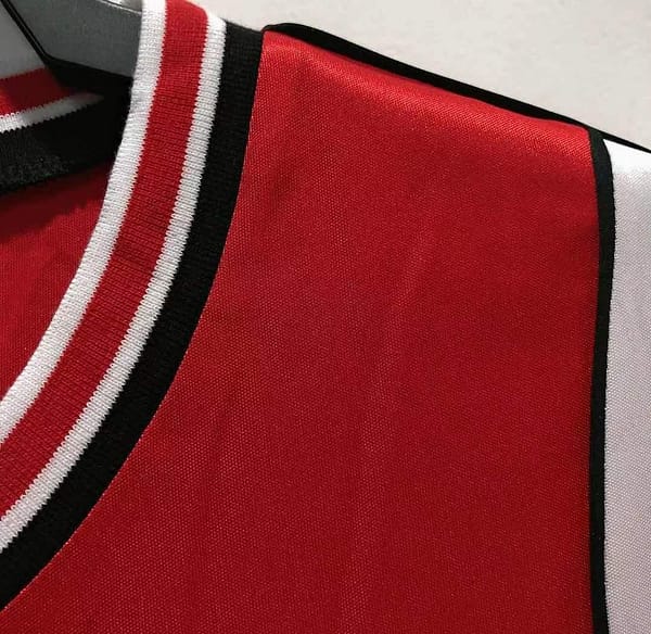 Retro 84/85 Manchester United Home Soccer Jersey - Image 6