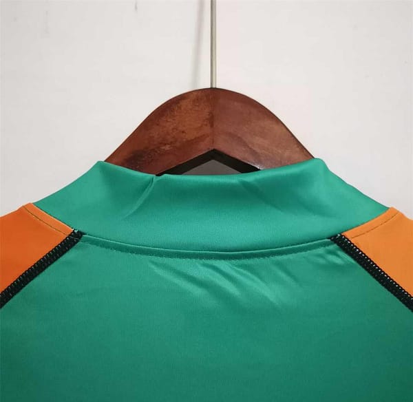 Retro 03-04 SV Werder Bremen Home Soccer Jersey - Image 2