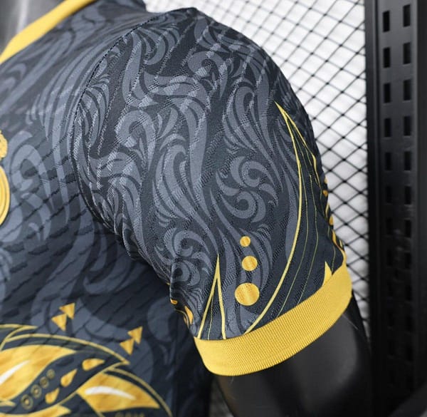 Player Version 24/25 Real Madrid Black/Golden Special Jersey - Image 5