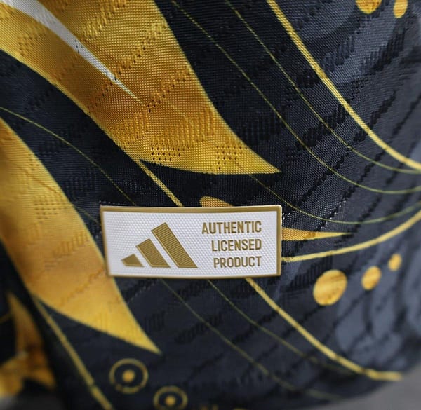 Player Version 24/25 Real Madrid Black/Golden Special Jersey - Image 8