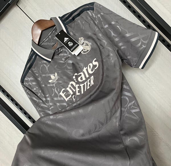 24/25 Real Madrid Third Black Jersey - Image 5