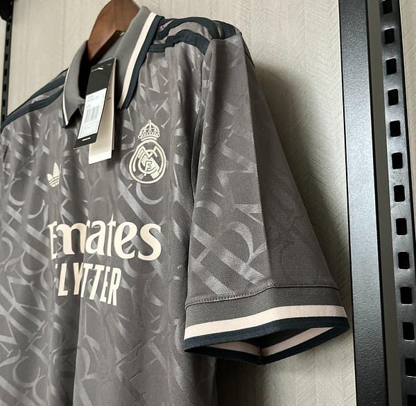 24/25 Real Madrid Third Black Jersey - Image 8