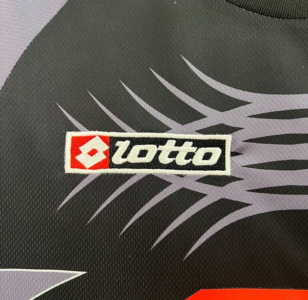 Retro 01/02 Juventus Black Goalkeeper Jersey - Image 5