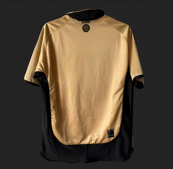 Retro 01/02 Manchester United Third Centenary Reversible Jersey - Image 4