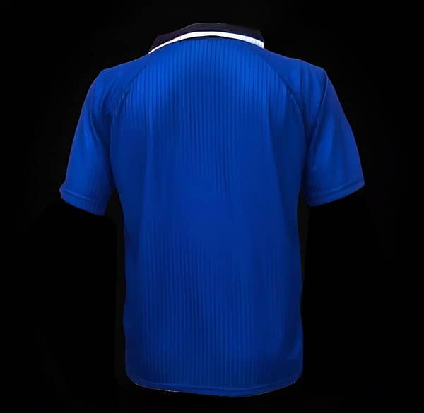 Retro 96/97 Manchester United Away Blue Jersey - Image 2