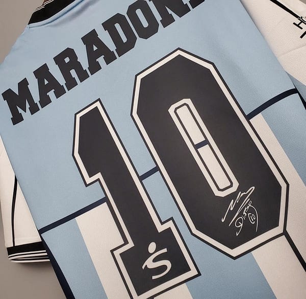 Retro 2001 Argentina Maradona #10 Commemorative Edition Soccer Jersey - Image 2