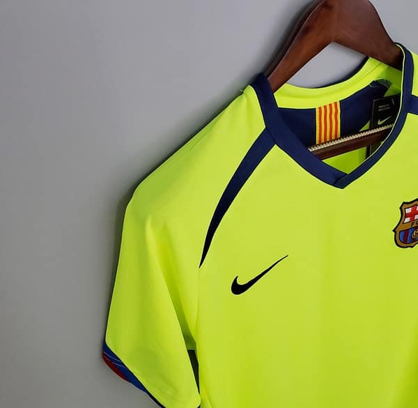 Retro Barcelona 05/06 away Soccer Jersey - Image 10