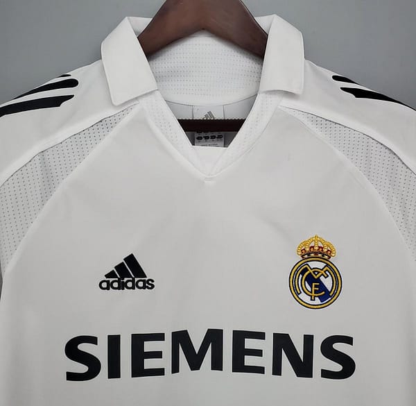 Retro Real Madrid 05/06 home Soccer Jersey - Image 9